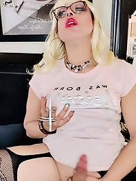 Office romance: Six explicit images from GroobyGirls