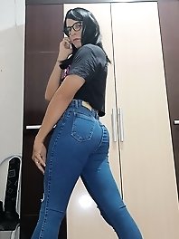 Sakura is a beautiful girl who wears a cute dress.